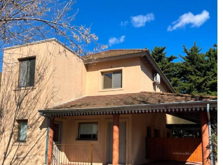 Casa · 210m² · 5 Ambientes · 1 Cochera