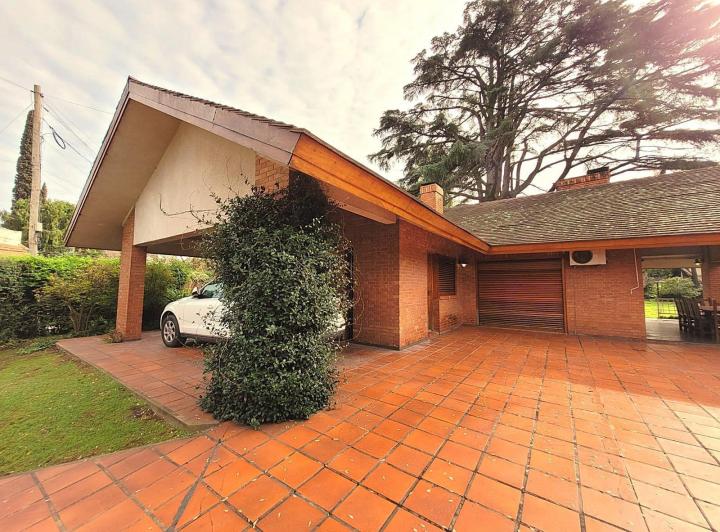 Casa · 276m² · 5 Ambientes · 5 Cocheras