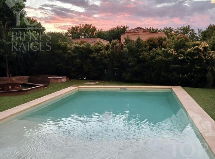 Casa · 193m² · 6 Ambientes · 1 Cochera
