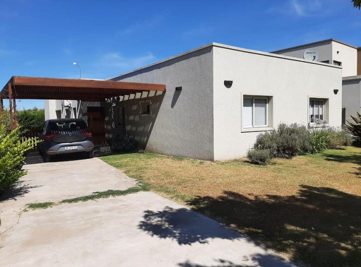 Casa · 104m² · 5 Ambientes · 2 Cocheras