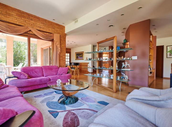 Casa · 520m² · 5 Ambientes · 2 Cocheras