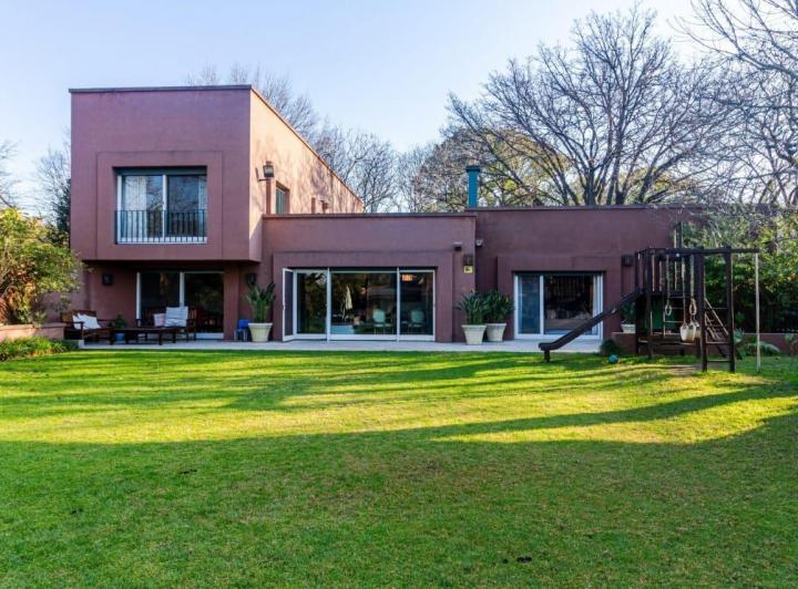 Casa · 400m² · 10 Ambientes · 4 Cocheras