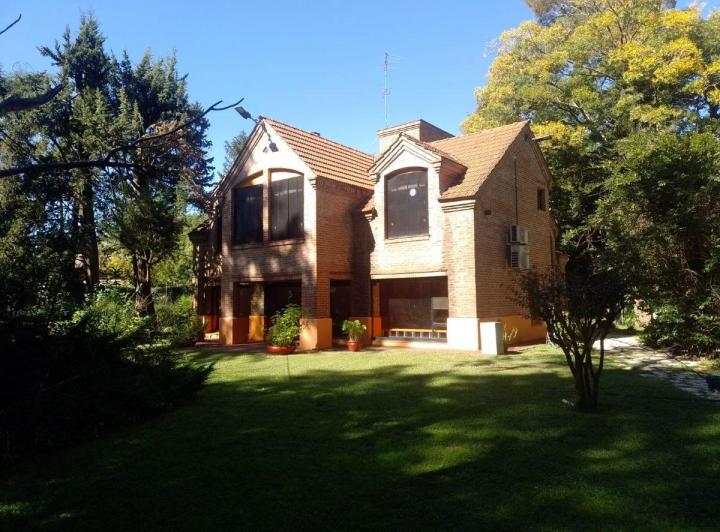 Casa · 272m² · 5 Ambientes · 1 Cochera