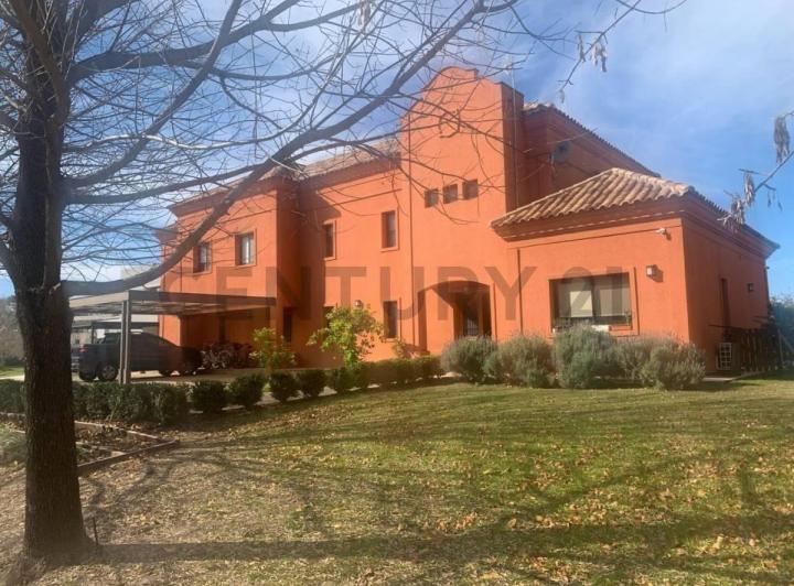 Casa · 500m² · 6 Ambientes · 2 Cocheras