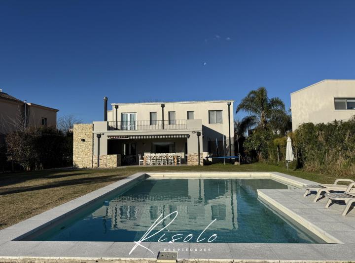 Casa · 165m² · 6 Ambientes · 3 Cocheras