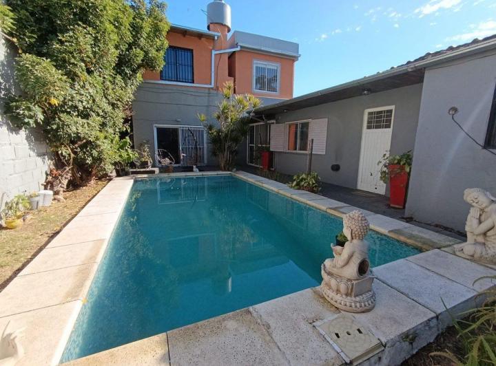 Casa · 200m² · 5 Ambientes · 3 Cocheras