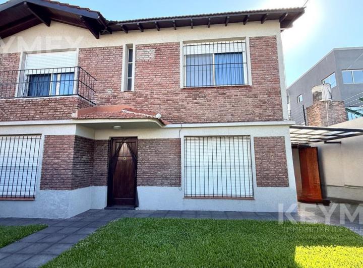 Casa · 290m² · 8 Ambientes · 4 Cocheras