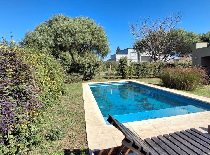 Casa · 130m² · 5 Ambientes · 3 Cocheras