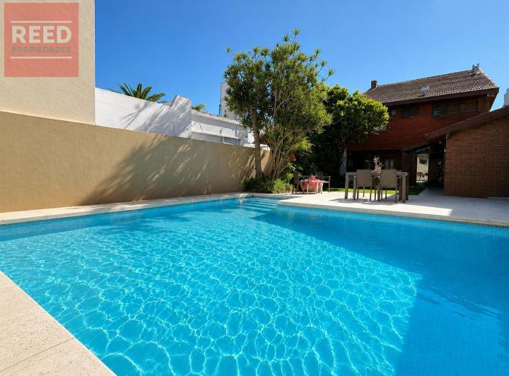 Casa · 325m² · 6 Ambientes · 3 Cocheras