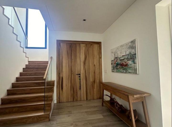 Casa · 286m² · 5 Ambientes · 2 Cocheras