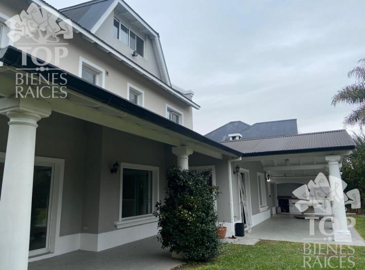 Casa · 250m² · 5 Ambientes · 2 Cocheras