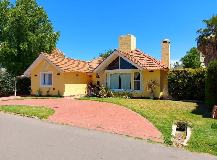 Casa · 174m² · 5 Ambientes · 2 Cocheras