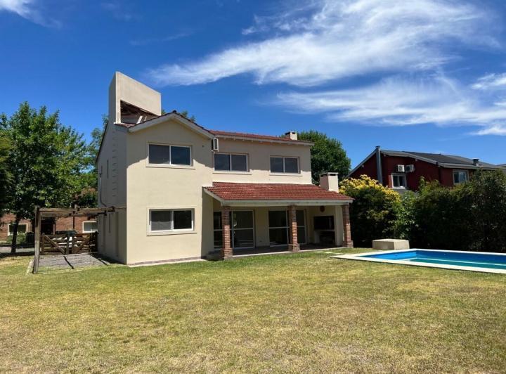 Casa · 155m² · 5 Ambientes · 2 Cocheras