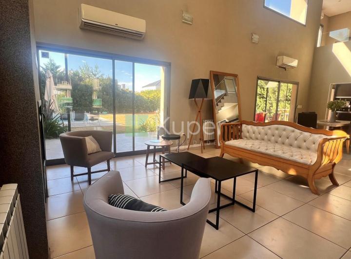 Casa · 280m² · 5 Ambientes