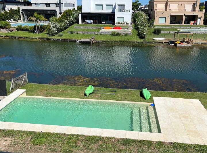 Casa · 280m² · 6 Ambientes · 1 Cochera