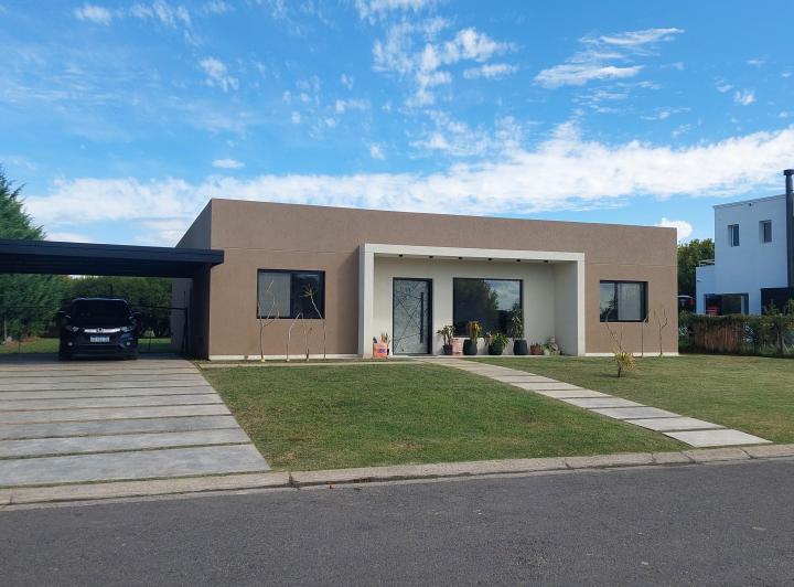 Casa · 258m² · 5 Ambientes · 2 Cocheras