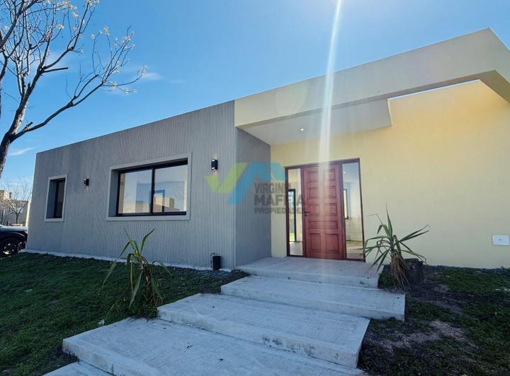 Casa · 165m² · 4 Ambientes · 2 Cocheras