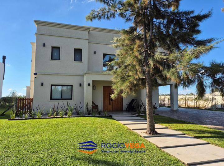 Casa · 221m² · 6 Ambientes · 6 Cocheras