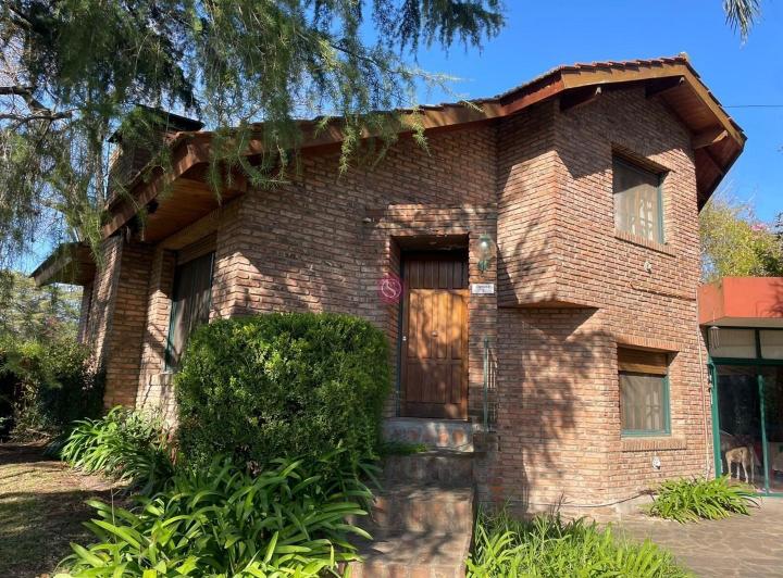 Casa · 180m² · 5 Ambientes