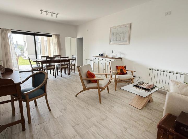 Casa · 150m² · 6 Ambientes · 3 Cocheras