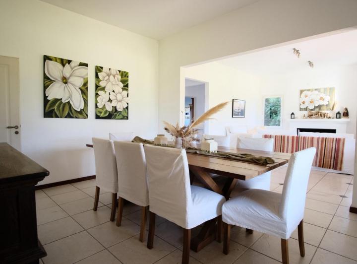 Casa · 263m² · 5 Ambientes · 2 Cocheras