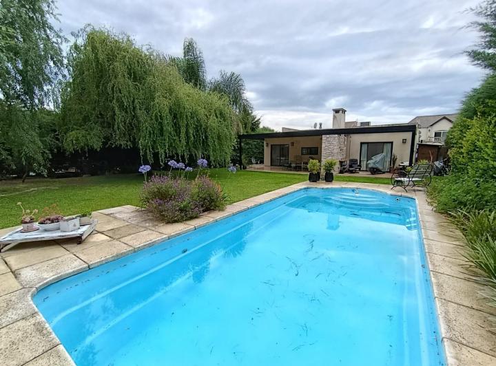 Casa · 120m² · 5 Ambientes · 2 Cocheras