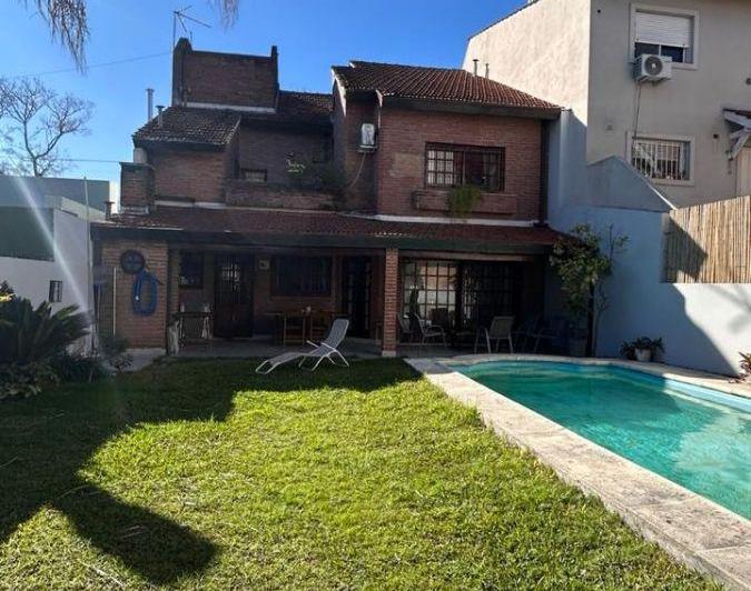 Casa · 234m² · 6 Ambientes · 1 Cochera