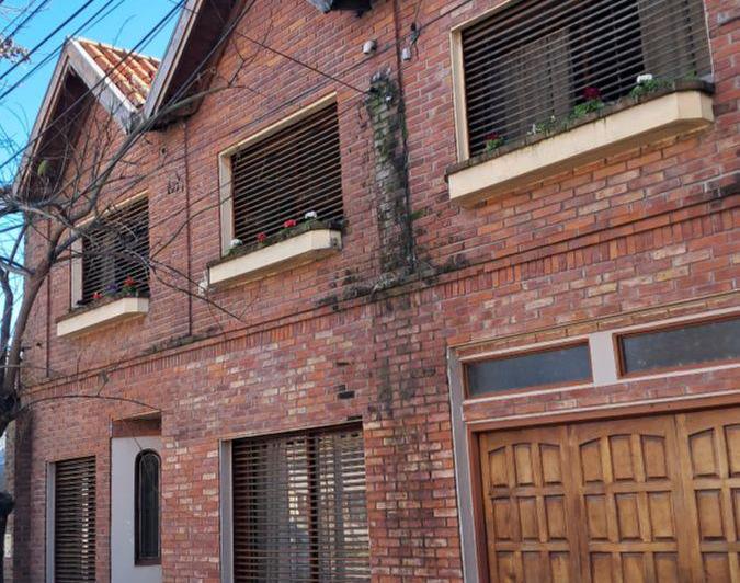 Casa · 260m² · 7 Ambientes · 1 Cochera