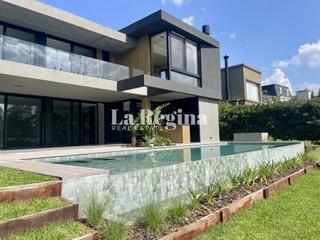 Casa · 411m² · 8 Ambientes