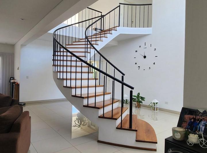 Casa · 360m² · 5 Ambientes · 1 Cochera