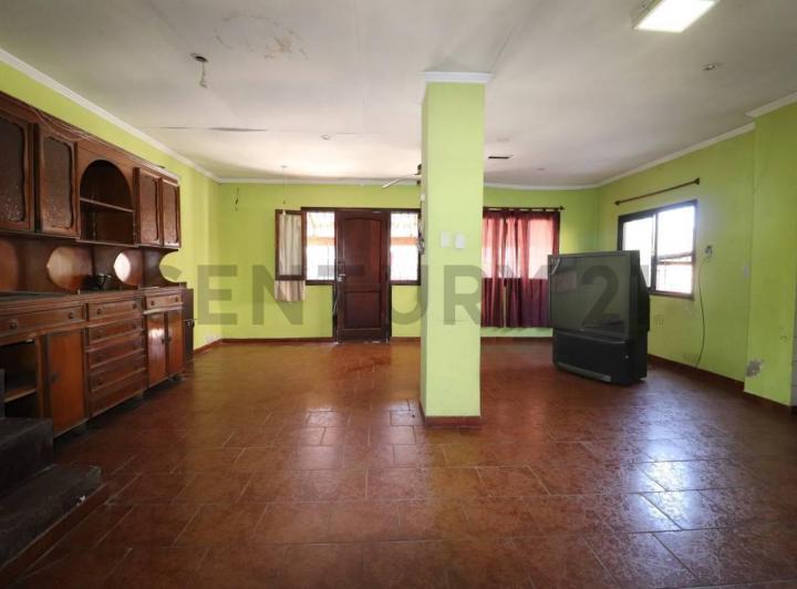 Casa · 168m² · 6 Ambientes · 2 Cocheras