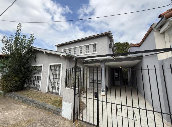 Casa · 180m² · 6 Ambientes · 1 Cochera