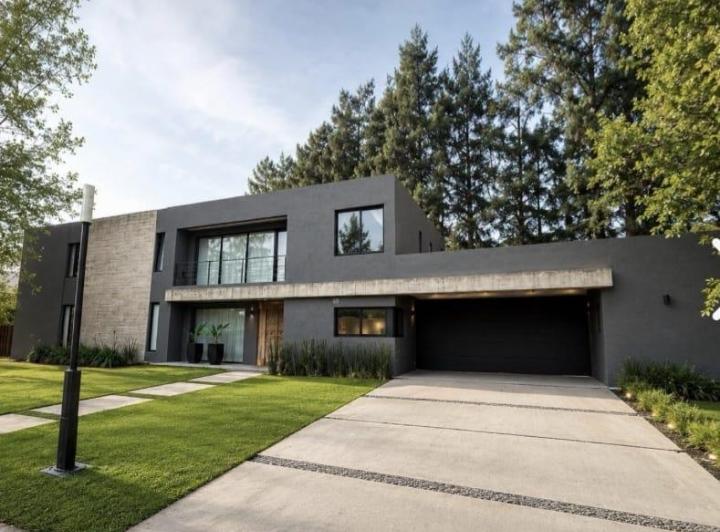 Casa · 370m² · 7 Ambientes · 4 Cocheras