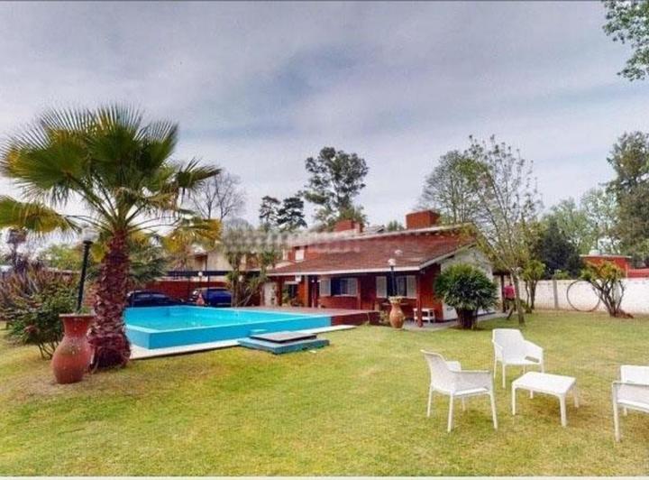 Casa · 266m² · 5 Ambientes · 1 Cochera