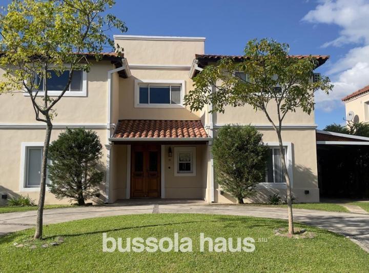 Casa · 266m² · 5 Ambientes · 3 Cocheras