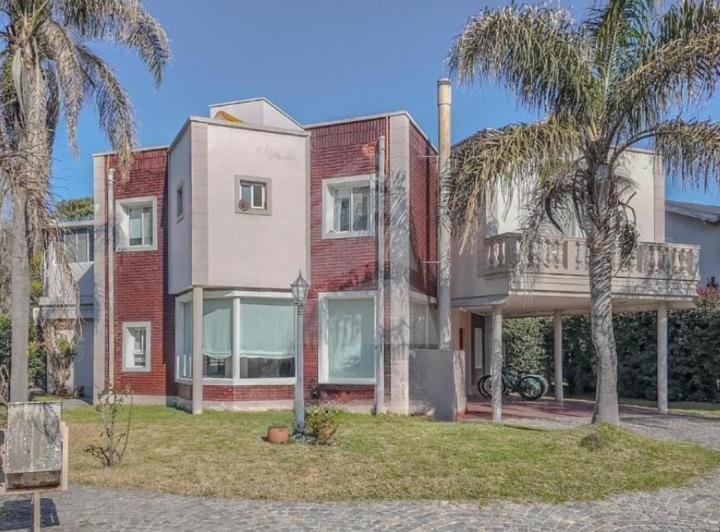 Casa · 375m² · 9 Ambientes