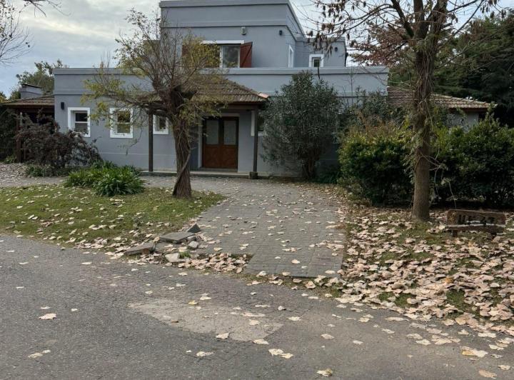 Casa · 200m² · 6 Ambientes · 1 Cochera