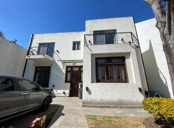 Casa · 294m² · 5 Ambientes · 2 Cocheras