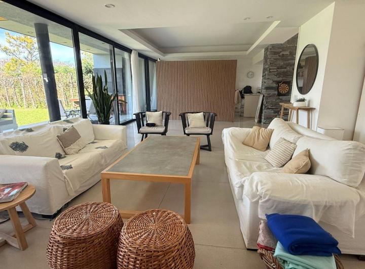Casa · 280m² · 8 Ambientes · 2 Cocheras