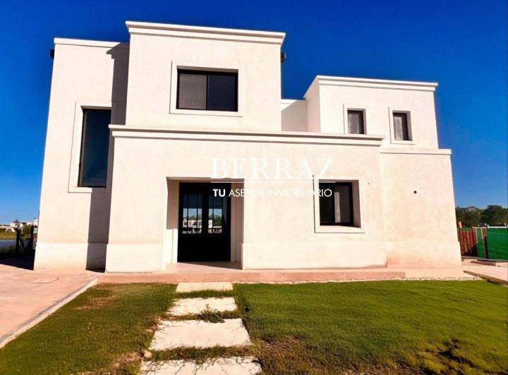 Casa · 230m² · 6 Ambientes · 2 Cocheras