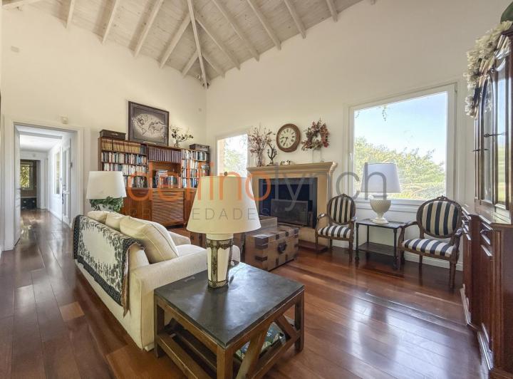 Casa · 215m² · 7 Ambientes