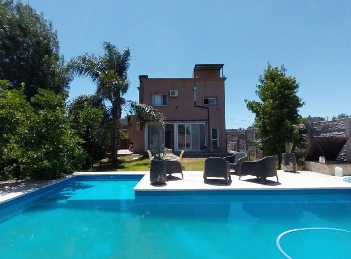 Casa · 190m² · 6 Ambientes · 2 Cocheras