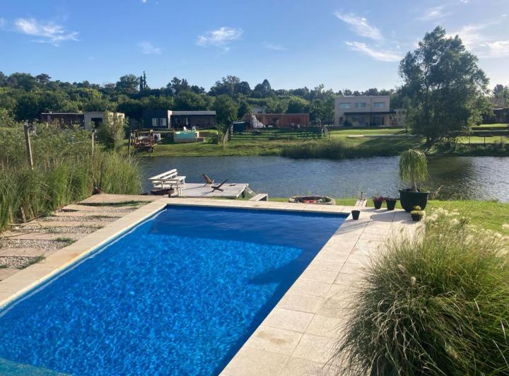 Casa · 200m² · 6 Ambientes · 1 Cochera