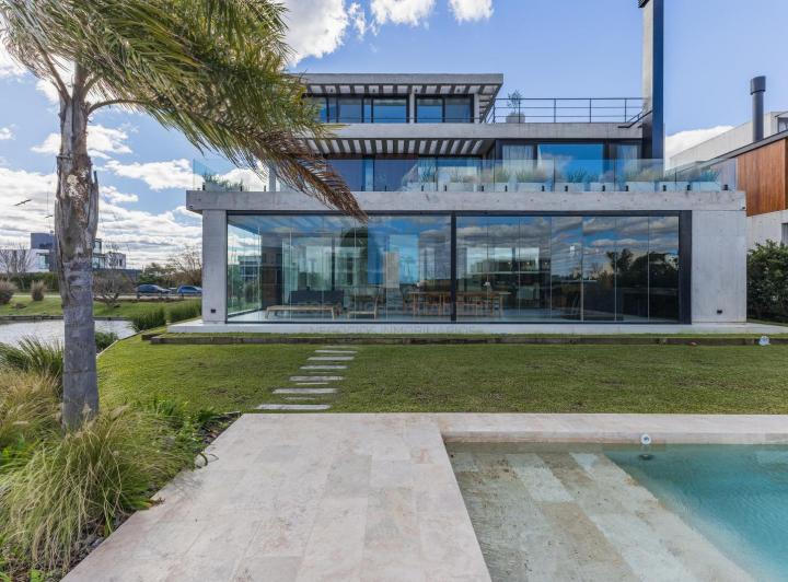 Casa · 550m² · 8 Ambientes