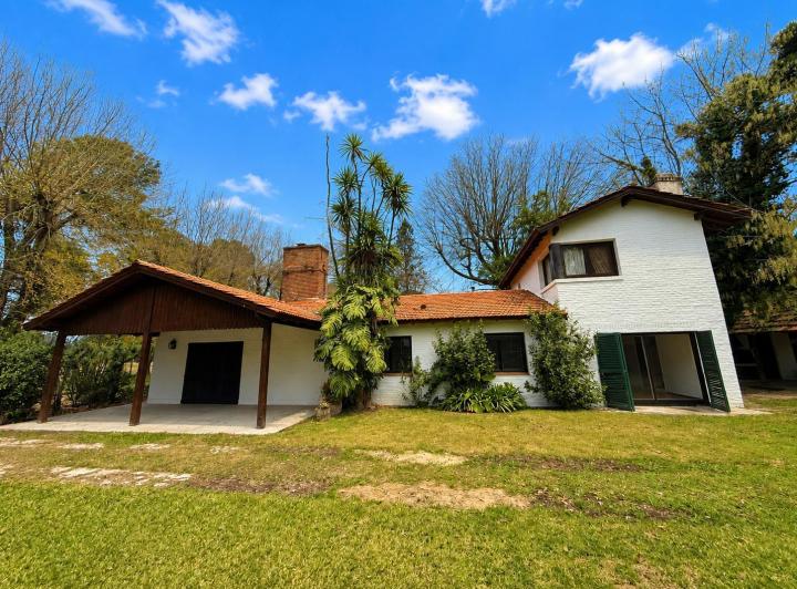 Casa · 190m² · 6 Ambientes · 2 Cocheras
