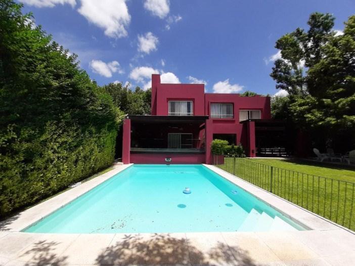Casa · 230m² · 5 Ambientes · 3 Cocheras