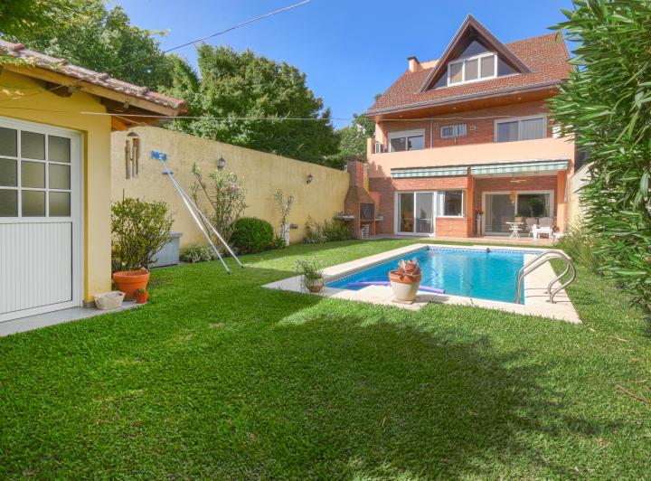 Casa · 434m² · 6 Ambientes · 2 Cocheras