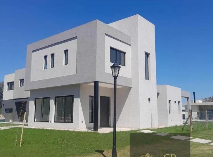 Casa · 173m² · 5 Ambientes · 2 Cocheras