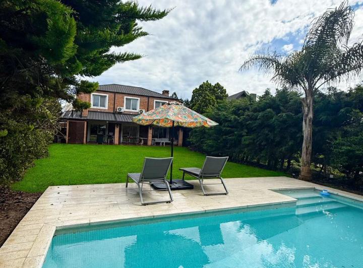 Casa · 290m² · 6 Ambientes · 3 Cocheras