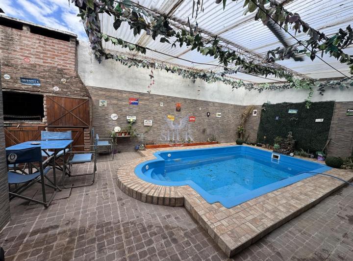 Casa · 389m² · 8 Ambientes · 4 Cocheras